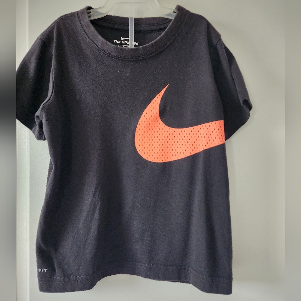 Sz 6‎ Nike black t-shirt